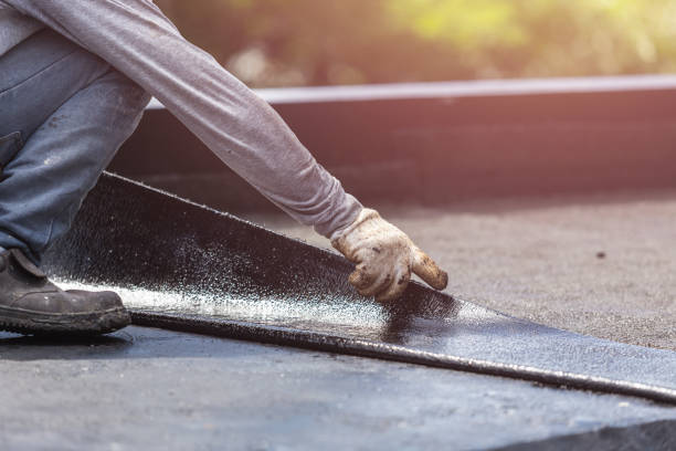 Professional Vapor Barrier Installation technician working in Coral, MI